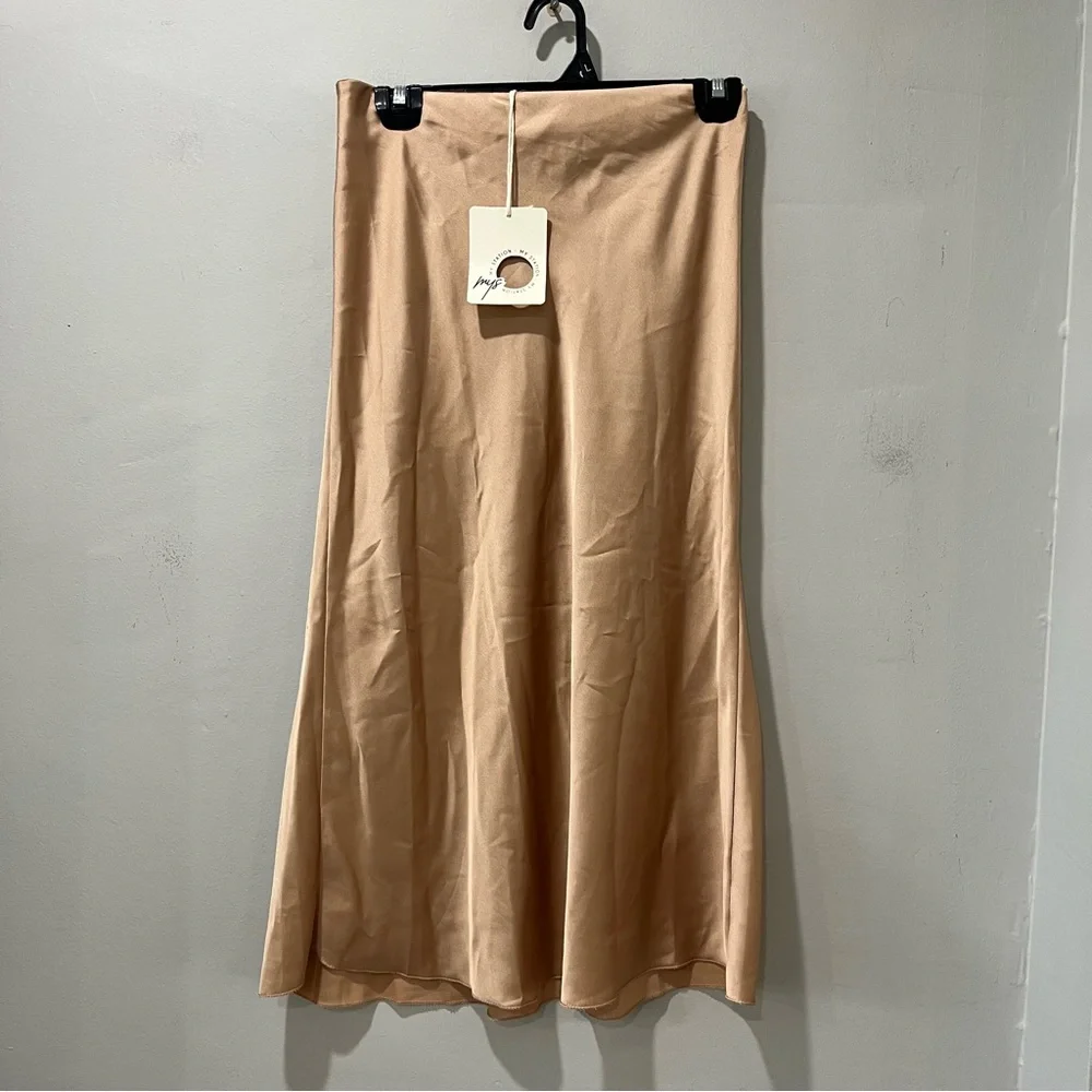 New Collection Skirt MIDI Size Medium Peach Tan Cocktail‎ Party NEW